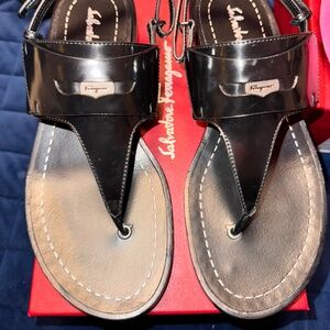 HOME / FERRAGAMO NYA LEATHER SANDAL